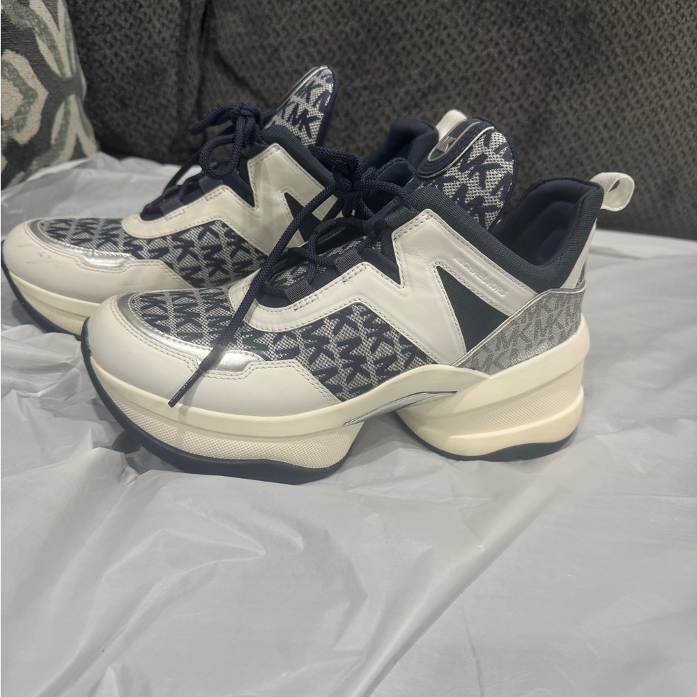 Michael Kors Navy and White size 9 women shoes platforms